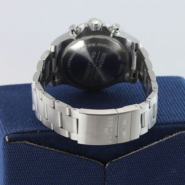 Breitling Avenger Chronograph 45 A13317 Image 4